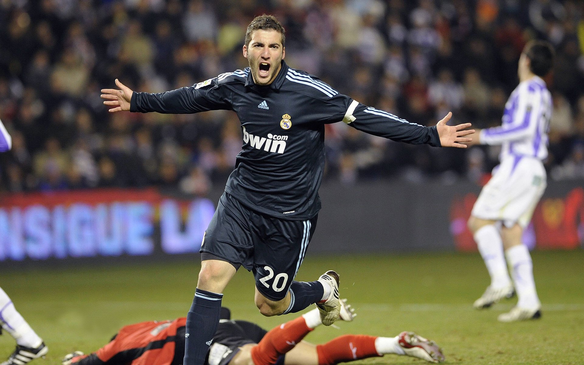 开云平台-战术革命！AC米兰收割皇马，德里赫特如何成为新时代的关键先生