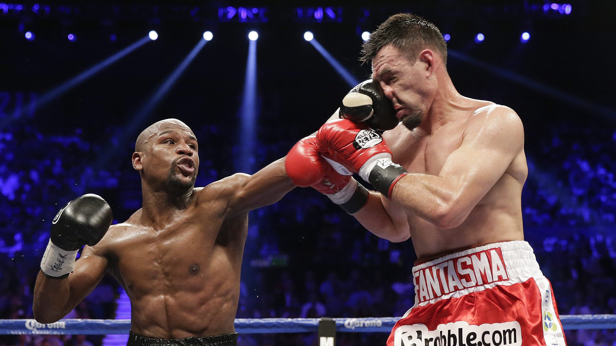 开云APP-赛道与球场，双线封王的冠军之夜